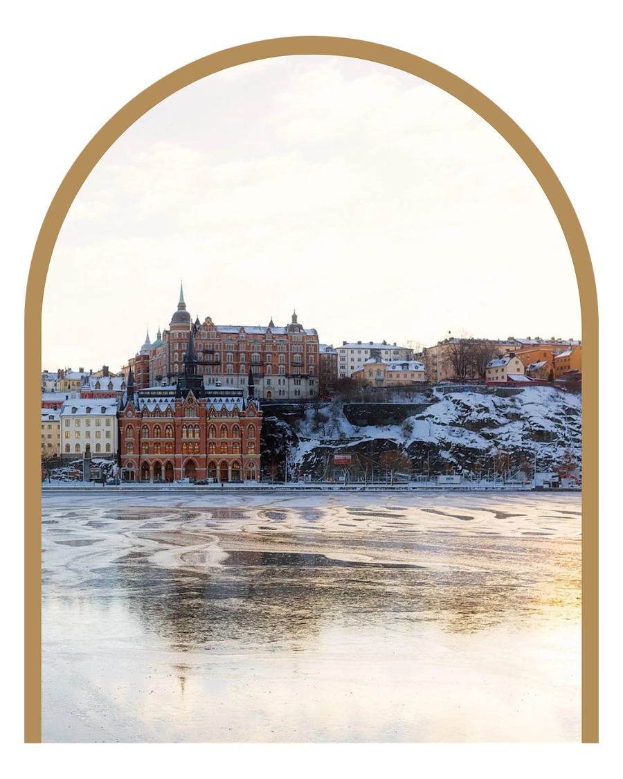 Monteliusvägen och söders höjder i ett isigt Stockholm sett från Norr Mälarstrand