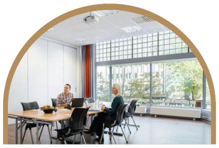 Konferens i en av Cirkeln Stockholms konferenslokaler 